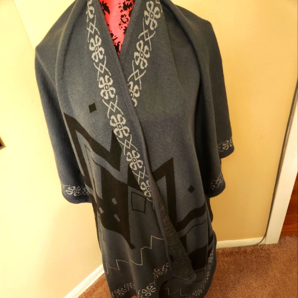 Janice Grey Cape One Size NWOT